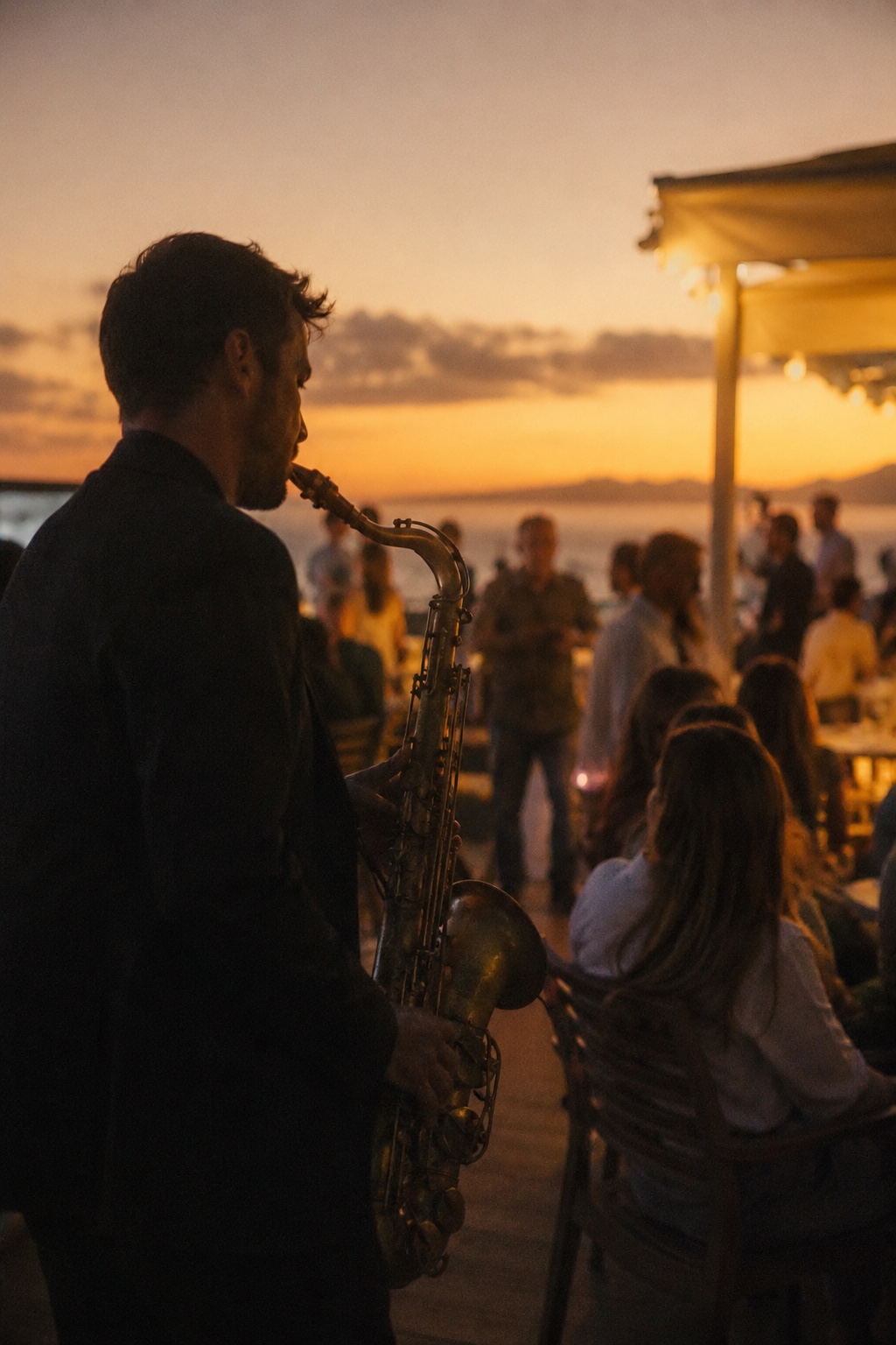 Sax al tramonto durante un matrimonio